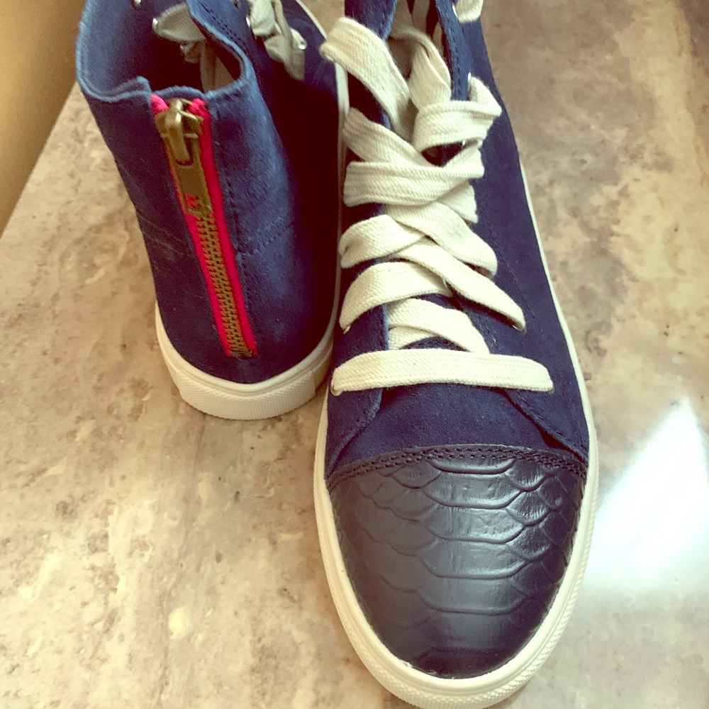 Women’s sneakers